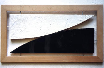 #Nebenand-Mitenand# 1992 Holz, Metal und Acrylfarbe in Privatbesitz